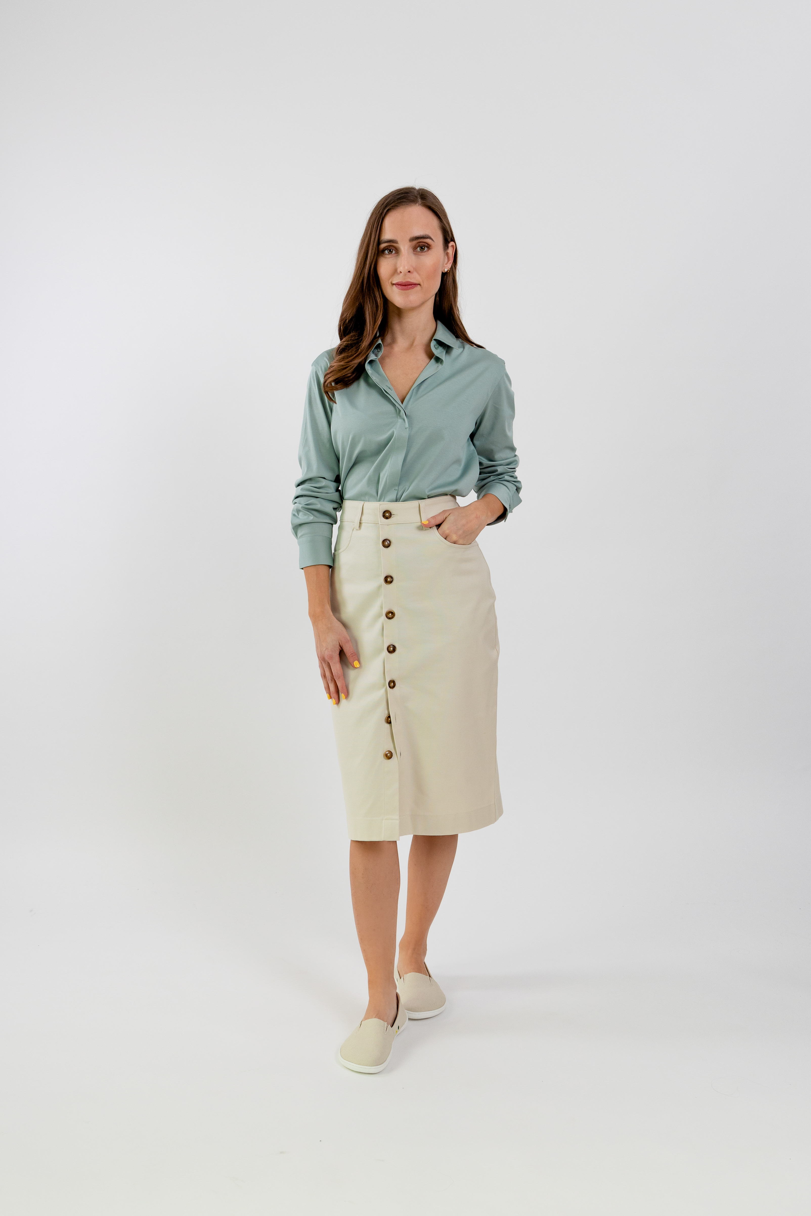 Camisa de mujer Be Lenka Essentials - Pistachio Green.
100% algodón para una comodidad perfectala camisa es parcialmente resistente al olor gracias al tratamiento antibacterianoel material de la camisa no perderá su calidad incluso después de muchos lavadosla inscripción Be Lenka en todos los botones y un botón de repuesto en la etiquetala prenda perfecta para complementar tu armario cápsula
Características:
tratamiento superficial antibacteriano
La modelo mide 168 cm de altura y lleva la talla XS.