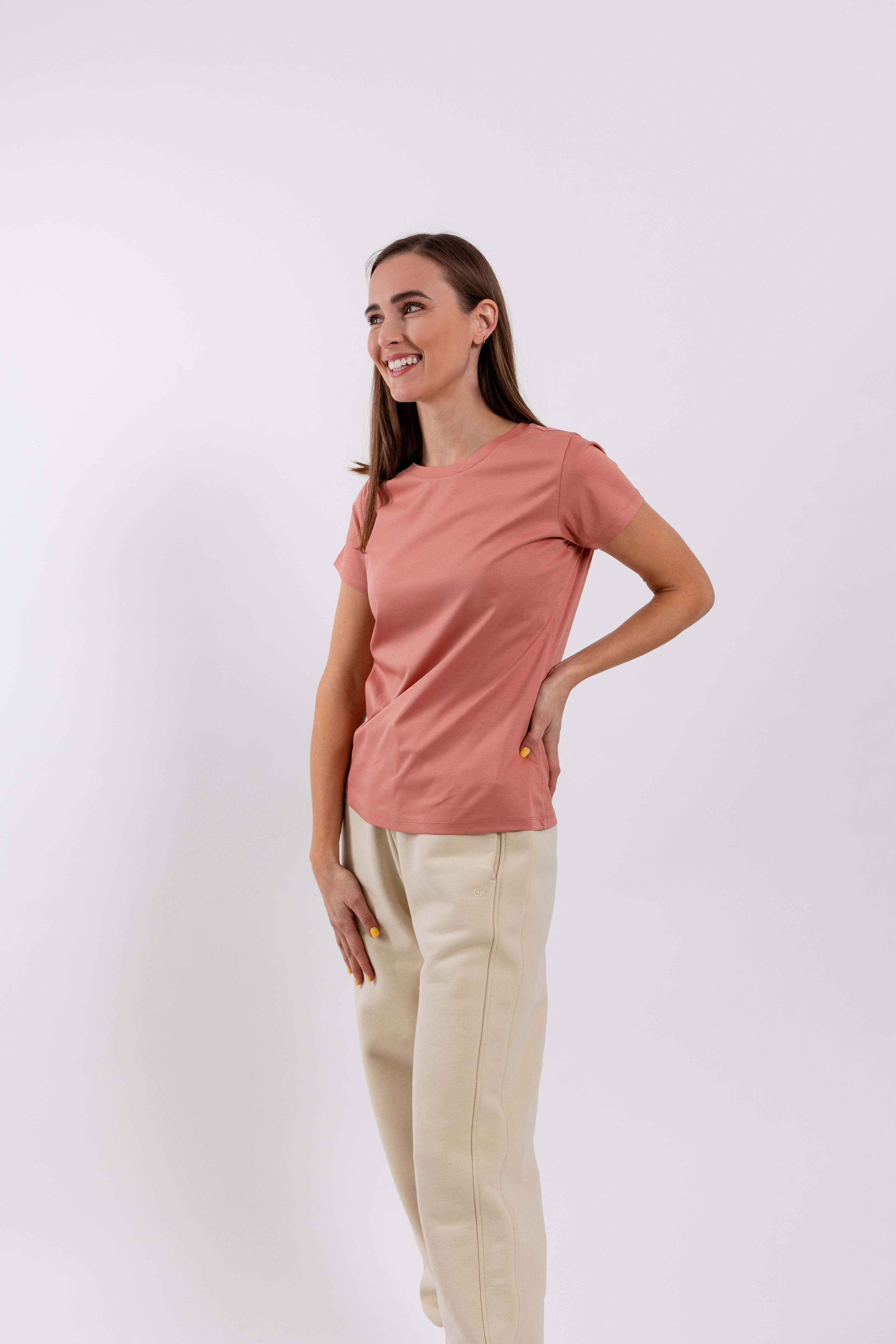 Camiseta de mujer con cuello redondo Be Lenka Essentials - Salmon Pink.