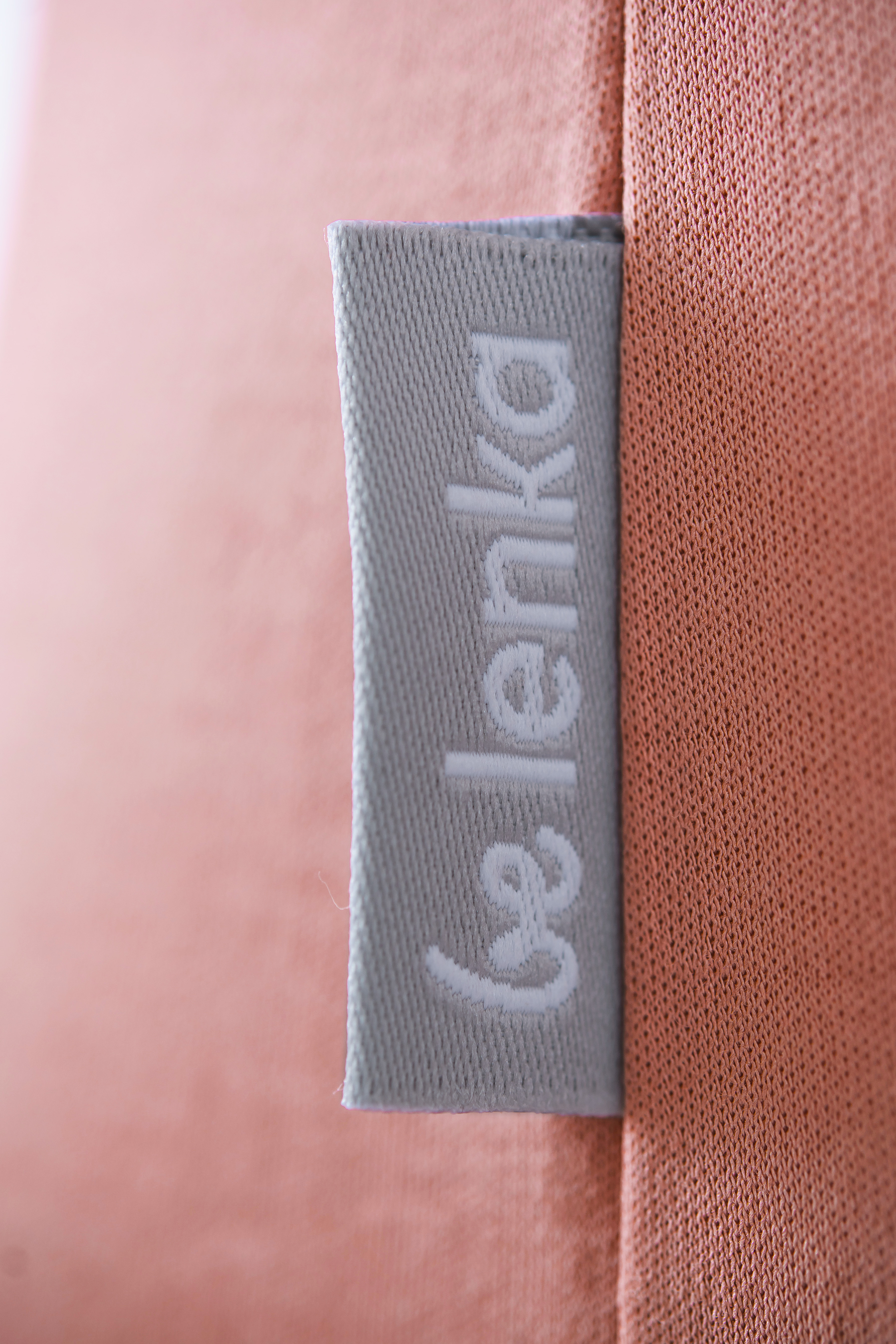 Camiseta de mujer con cuello redondo Be Lenka Essentials - Salmon Pink.