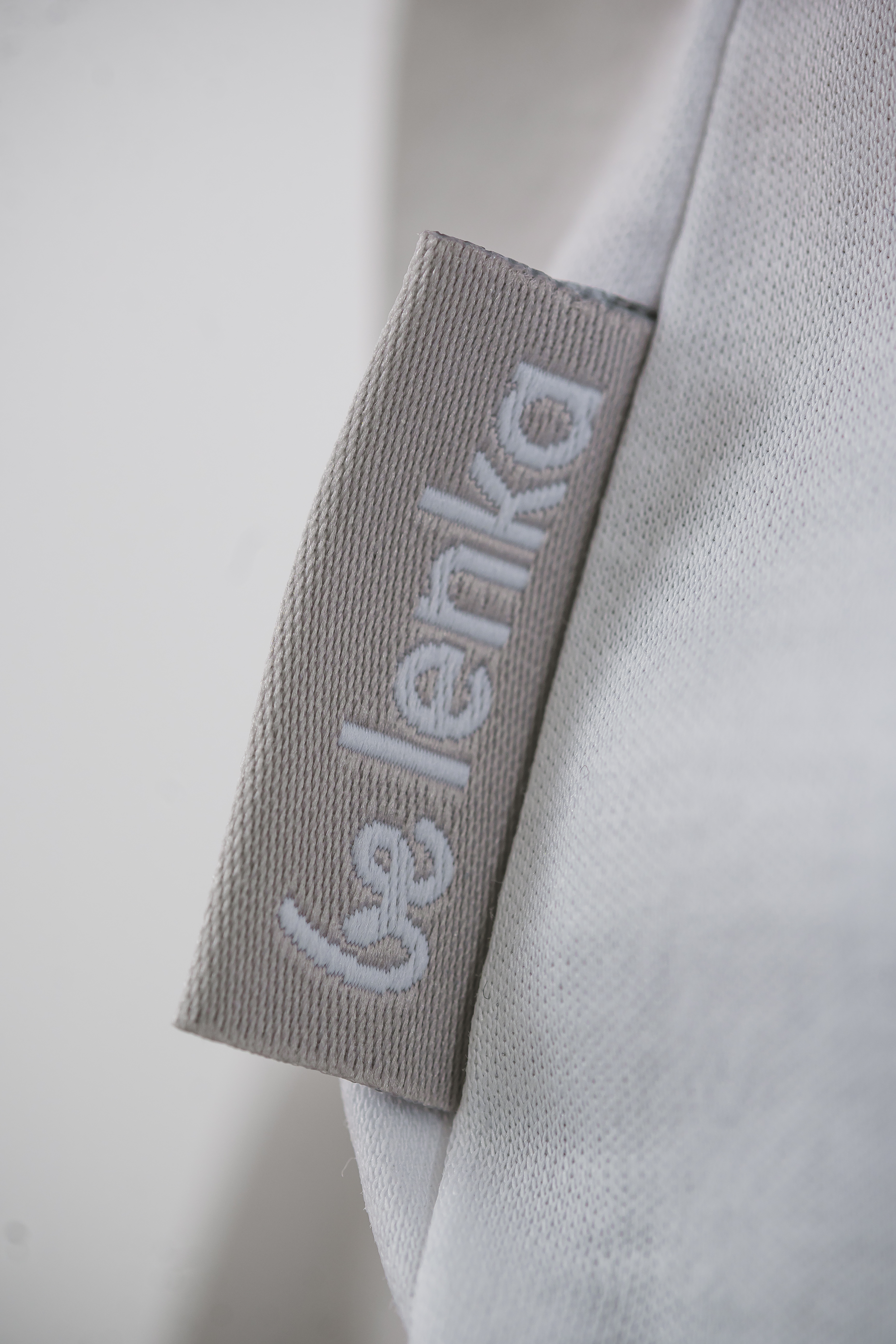 Camiseta de mujer con cuello redondo Be Lenka Essentials - White.