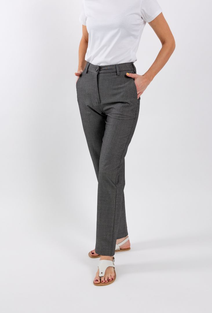 Pantalones de mujer Be Lenka Essentials - Grey.
pantalones repelentes al agua hechos de material ligero y transpirablegracias a su bajo peso y elasticidad, garantizan comodidad durante todo el díacierre práctico en forma de botón y cremalleratechnológia Interlock dodáva tričku elegantný leskideálny kúsok na doplnenie vášho kapsulového šatníka
Características:
material repelente al agua
La modelo mide 168 cm de altura y lleva la talla S.