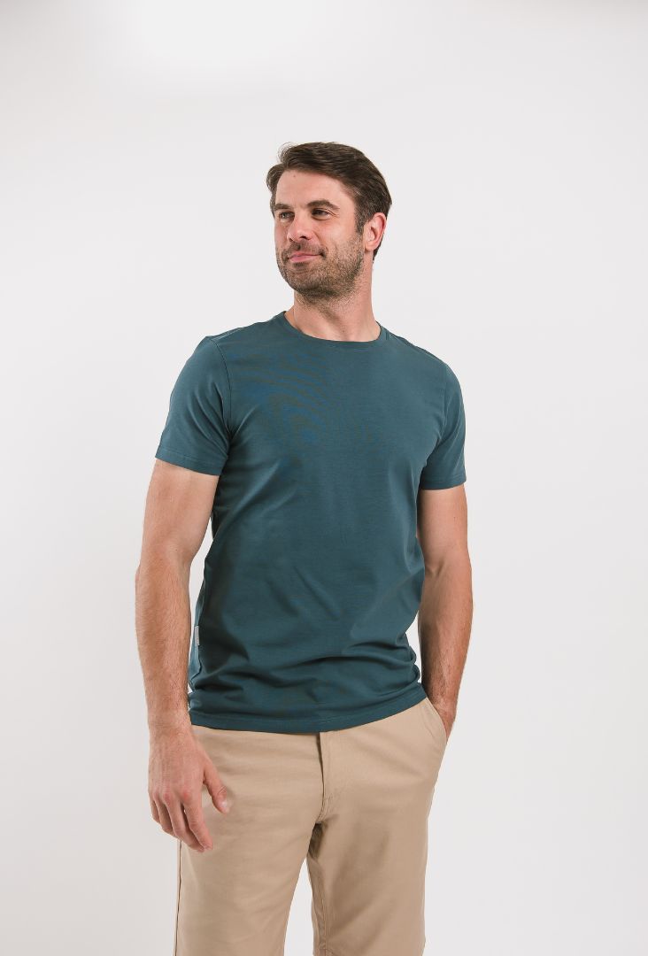 Camiseta de hombre con cuello redondo Be Lenka Essentials - Deep Ocean Blue.