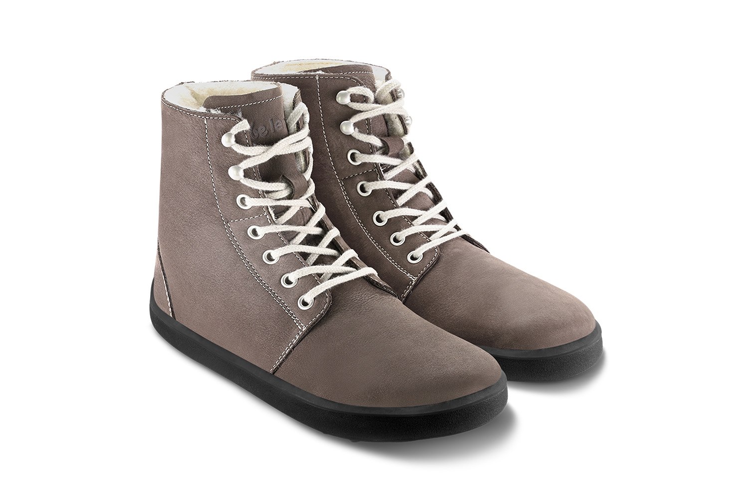 Zapatos de invierno barefoot Be Lenka Winter 3.0 - Chocolate.


.insulation-properies{display:flex}@media(max-width:991px){.insulation-properies{flex-direction:column}}﻿﻿﻿﻿


  los zapatos descalzos imitan perfectamente el andar descalzo, exactamente como lo ha diseñado la naturaleza  napa de primera calidad  un forro de lana con excelentes propiedades termorreguladoras protegerá tus pies del frío  la suela DeepGrip está diseñada para una mejor estabilidad en varias superficies  una membrana impermeable entre el cuero y la lana asegura que tus pies permanezcan secos y calientes  el cuero hidrofugado evita la penetración de la humedad en los zapatos; para un mayor efecto utiliza la impregnación  con los ganchos bien colocados las botas son aún más prácticas de calzar

Ventajas de los zapatos descalzos:
suela ultraflexiblezero drop: talón y puntera en la misma altura al suelo para una postura adecuadapunta espaciosa para tus dedoscalzado ligero
Tipo: calzado de calle