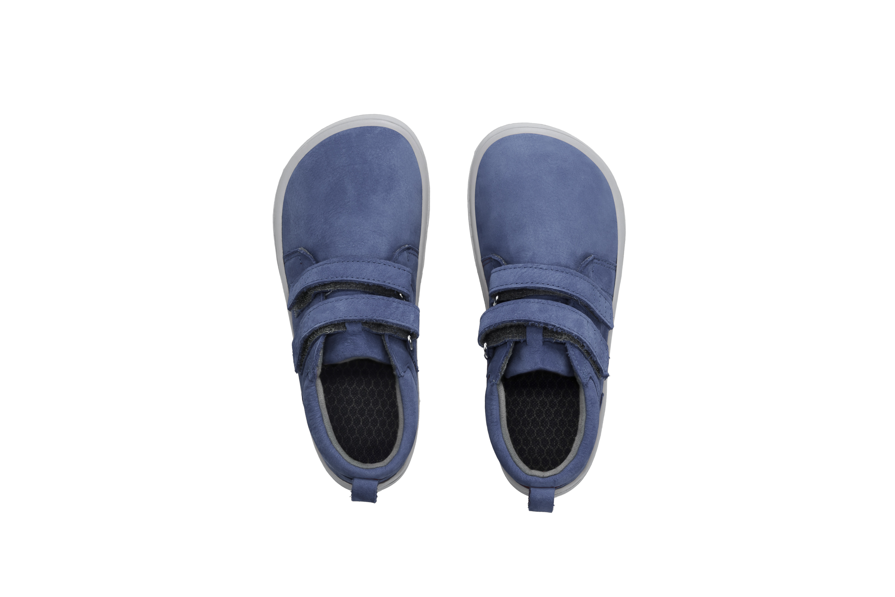 Zapatos barefoot de niños Be Lenka Play - Dark Blue.
  los zapatos descalzos imitan perfectamente el andar descalzo, exactamente como lo ha diseñado la naturaleza  suela cosida para una mayor duración del calzado  la suela KidsComfort, gracias a sus salientes, garantiza una perfecta estabilidad y control del paso durante el movimiento diario  cuello de talón de cuero para mayor confort y durabilidad  forro de textil agradable al tacto  nueva plantilla extraíble hecha de PU reciclado y algodón  elegante logotipo de Be Lenka grabado en relieve
Beneficios del calzado barefoot:
   suela ultraflexible   caída cero (zero drop): talón y punta en un mismo plano para una postura adecuada   puntera espaciosa para los dedos del pie   calzado ligero
Tipo: calzado de calle