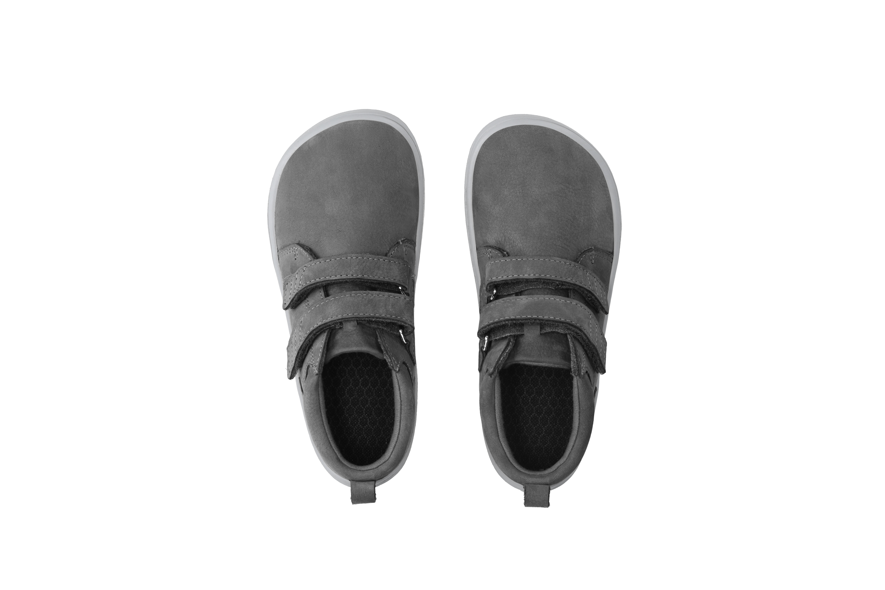 Zapatos barefoot de niños Be Lenka Play - Dark Grey.
  los zapatos descalzos imitan perfectamente el andar descalzo, exactamente como lo ha diseñado la naturaleza  suela cosida para una mayor duración del calzado  la suela KidsComfort, gracias a sus salientes, garantiza una perfecta estabilidad y control del paso durante el movimiento diario  cuello de talón de cuero para mayor confort y durabilidad  forro de textil agradable al tacto  nueva plantilla extraíble hecha de PU reciclado y algodón  elegante logotipo de Be Lenka grabado en relieve
Beneficios del calzado barefoot:
   suela ultraflexible   caída cero (zero drop): talón y punta en un mismo plano para una postura adecuada   puntera espaciosa para los dedos del pie   calzado ligero
Tipo: calzado de calle