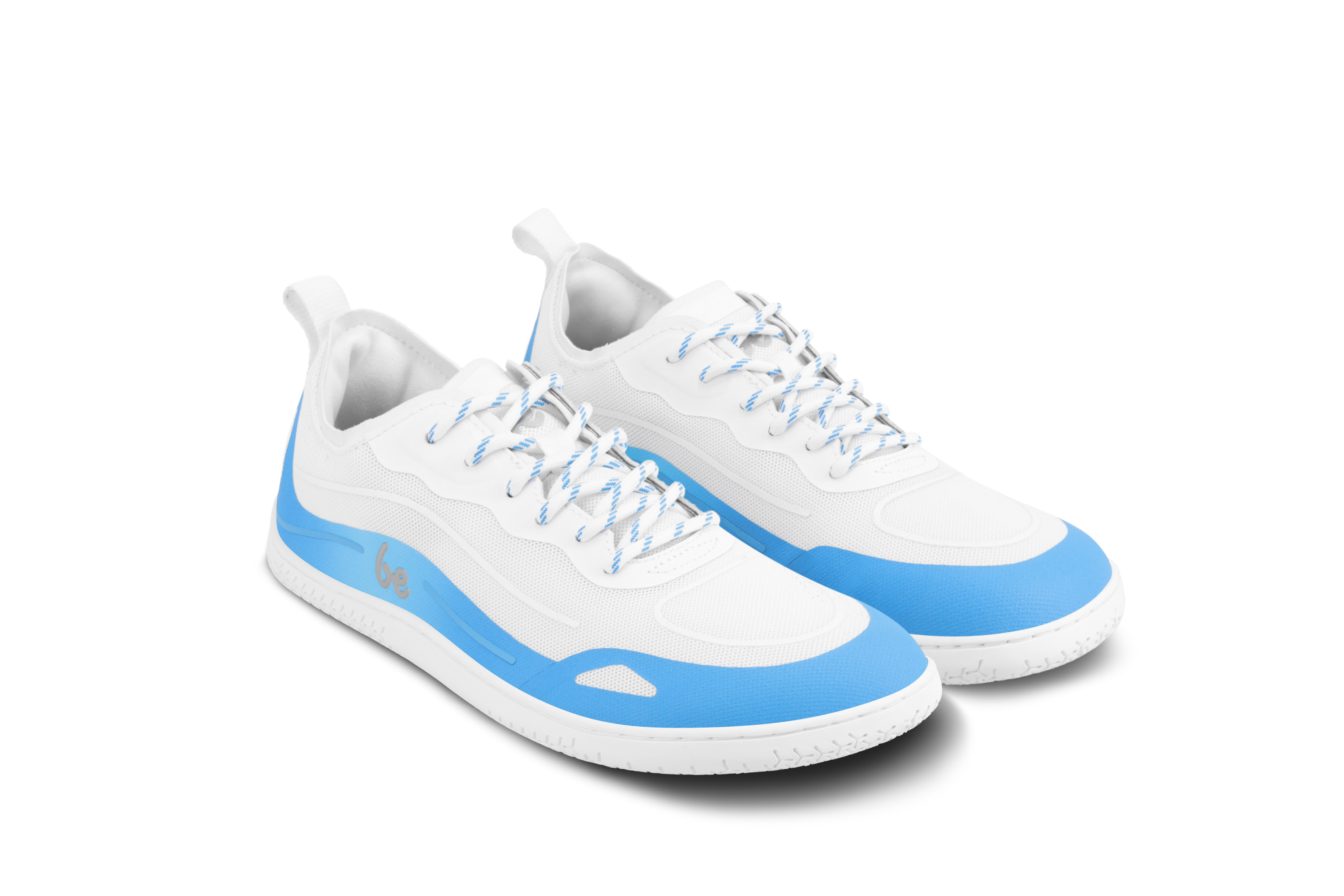 Barefoot zapatillas Be Lenka Velocity - Blue.




  zapatos extremadamente ligeros para todos los amantes del movimiento activo  suela cosida ActiveGrip Neo para una mayor vida útil del zapato  elegante logotipo 3D Be Lenka en la parte superior del zapato   una trabilla práctica, gracias a esa se puede sujetar fácilmente este modelo a una mochila  forro suave y agradable al tactoplantilla antibacteriana que evacua bien la humedadlos zapatos no están destinados a actividades deportivas intensas, como p.

Ventajas de los zapatos descalzos:
 imitan perfectamente caminar descalzo la forma anatómica del zapato ofrece un generoso espacio para los dedos la caída cero de la suela mantiene el talón y la punta en un mismo plano para una postura adecuada la suela de estimulación con un grosor de 5 mm activa las terminaciones nerviosas del pie los materiales flexibles garantizan una mejor funcionalidad de los músculos y tendones del pie la ligereza del calzado como prevención contra la fatiga de las piernas
Tipo: calzado de calle