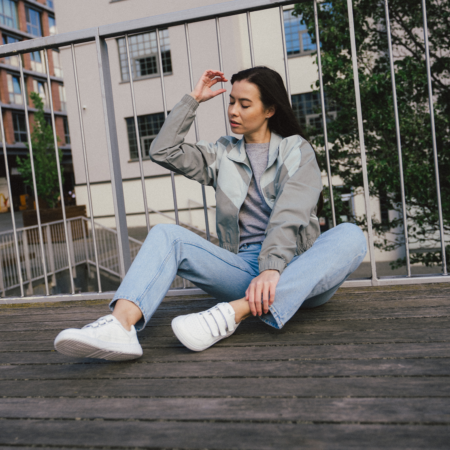 Barefoot Sneakers Barebarics Zing Velcro - All White - Leather.
Forma anatómica - El calzado respeta la forma de los pies.
Más información:
calzado de callediseño urbano modernodiseñado y hecho a mano en la Unión Europeaexcelente durabilidad y estabilidad del color de los materialesdisponible en tallas: 36 - 47 (según la medida europea)