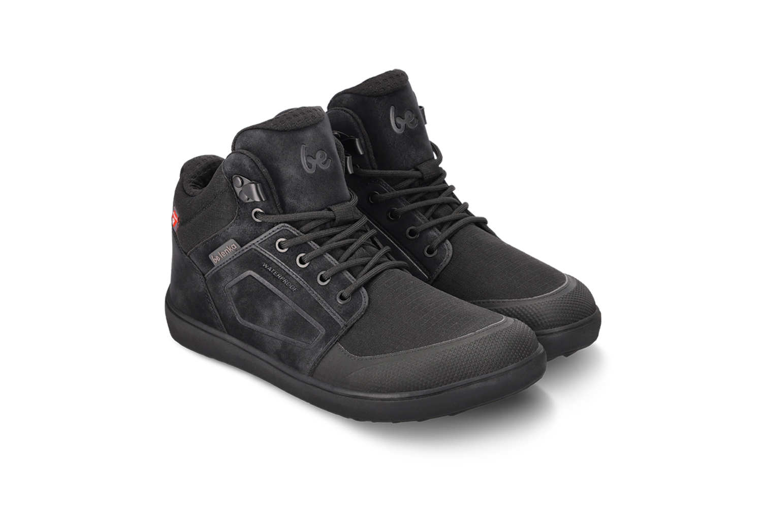 Zapatos Barefoot Be Lenka ArcticEdge - All Black.
  los zapatos descalzos imitan perfectamente caminar descalzo, exactamente como lo diseñó la naturaleza  parte superior técnica hecha de material ripstop duradero + TPU + PU  membrana impermeable y permeable al vapor con excelentes propiedades aislantes (cada par pasa una prueba de impermeabilidad)  suela de invierno universal ThermoGrip Neo con patrón antideslizante y excelente flexibilidad  El forro y la parte pisada del zapato de Primaloft combinan ligereza, propiedades térmicas excepcionales y resistencia al agua  parte vira duradera en la puntera del zapato
Ventajas de los zapatos descalzos:
  suela flexible  zero drop: talón y punta en el mismo plano para una postura adecuada  punta espaciosa para sus dedos  calzado ligero