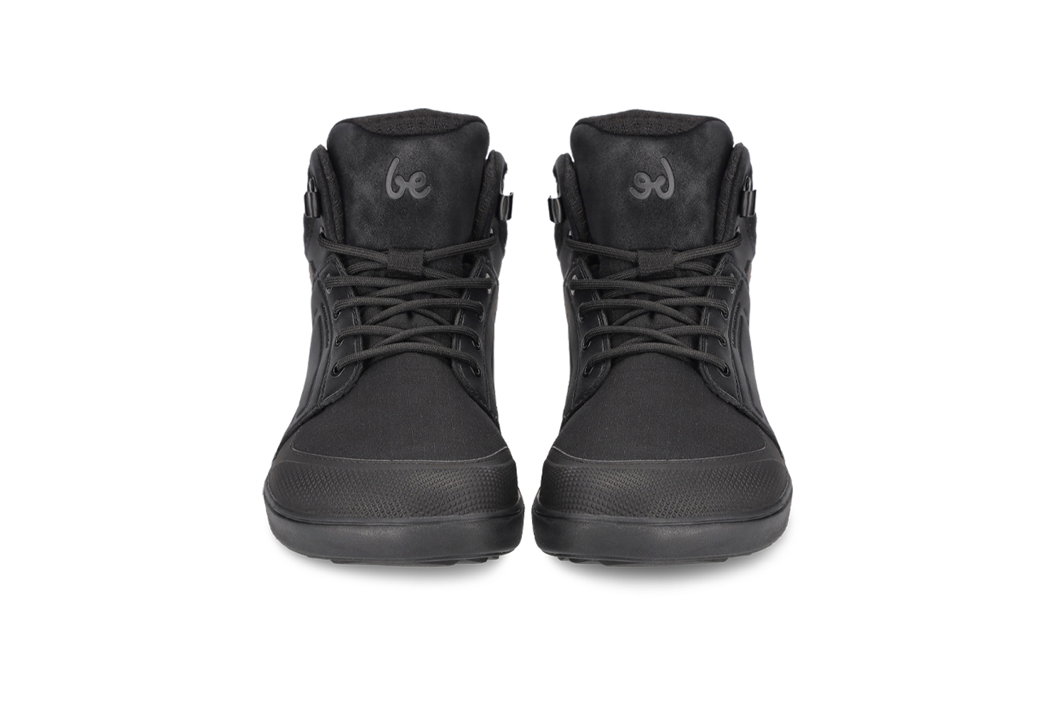 Zapatos Barefoot Be Lenka ArcticEdge - All Black.
  los zapatos descalzos imitan perfectamente caminar descalzo, exactamente como lo diseñó la naturaleza  parte superior técnica hecha de material ripstop duradero + TPU + PU  membrana impermeable y permeable al vapor con excelentes propiedades aislantes (cada par pasa una prueba de impermeabilidad)  suela de invierno universal ThermoGrip Neo con patrón antideslizante y excelente flexibilidad  El forro y la parte pisada del zapato de Primaloft combinan ligereza, propiedades térmicas excepcionales y resistencia al agua  parte vira duradera en la puntera del zapato
Ventajas de los zapatos descalzos:
  suela flexible  zero drop: talón y punta en el mismo plano para una postura adecuada  punta espaciosa para sus dedos  calzado ligero