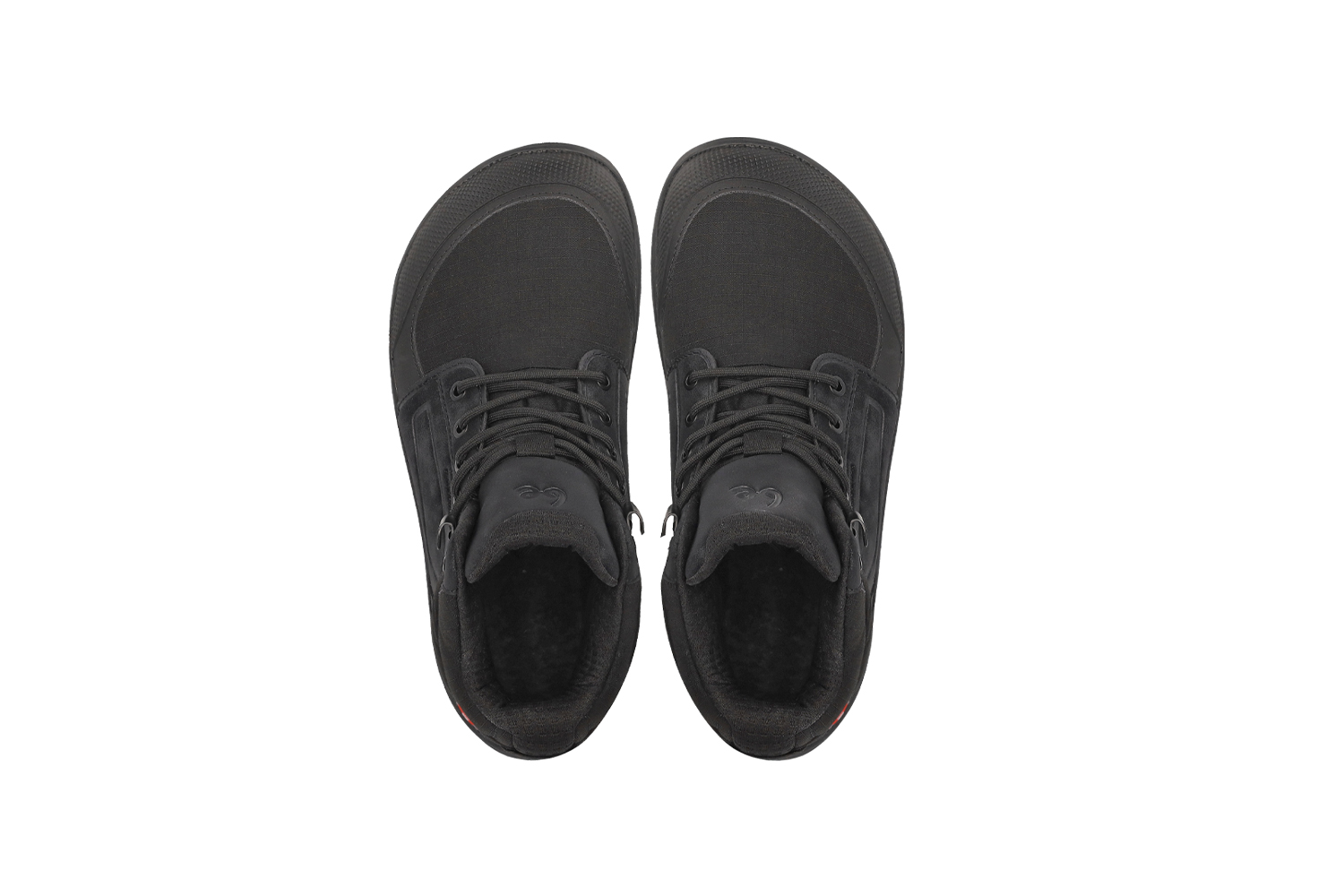 Zapatos Barefoot Be Lenka ArcticEdge - All Black.
  los zapatos descalzos imitan perfectamente caminar descalzo, exactamente como lo diseñó la naturaleza  parte superior técnica hecha de material ripstop duradero + TPU + PU  membrana impermeable y permeable al vapor con excelentes propiedades aislantes (cada par pasa una prueba de impermeabilidad)  suela de invierno universal ThermoGrip Neo con patrón antideslizante y excelente flexibilidad  El forro y la parte pisada del zapato de Primaloft combinan ligereza, propiedades térmicas excepcionales y resistencia al agua  parte vira duradera en la puntera del zapato
Ventajas de los zapatos descalzos:
  suela flexible  zero drop: talón y punta en el mismo plano para una postura adecuada  punta espaciosa para sus dedos  calzado ligero