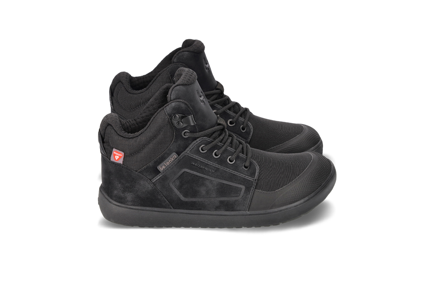 Zapatos Barefoot Be Lenka ArcticEdge - All Black.
  los zapatos descalzos imitan perfectamente caminar descalzo, exactamente como lo diseñó la naturaleza  parte superior técnica hecha de material ripstop duradero + TPU + PU  membrana impermeable y permeable al vapor con excelentes propiedades aislantes (cada par pasa una prueba de impermeabilidad)  suela de invierno universal ThermoGrip Neo con patrón antideslizante y excelente flexibilidad  El forro y la parte pisada del zapato de Primaloft combinan ligereza, propiedades térmicas excepcionales y resistencia al agua  parte vira duradera en la puntera del zapato
Ventajas de los zapatos descalzos:
  suela flexible  zero drop: talón y punta en el mismo plano para una postura adecuada  punta espaciosa para sus dedos  calzado ligero