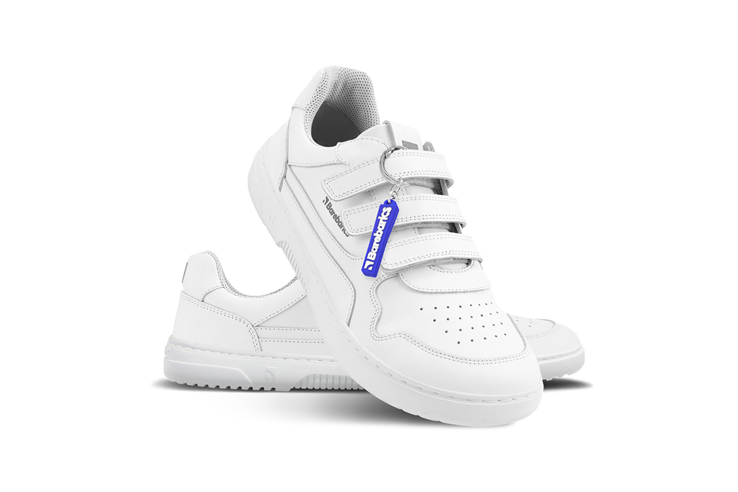 Barefoot Sneakers Barebarics Zing Velcro - All White - Leather.
Forma anatómica - El calzado respeta la forma de los pies.
Más información:
calzado de callediseño urbano modernodiseñado y hecho a mano en la Unión Europeaexcelente durabilidad y estabilidad del color de los materialesdisponible en tallas: 36 - 47 (según la medida europea)