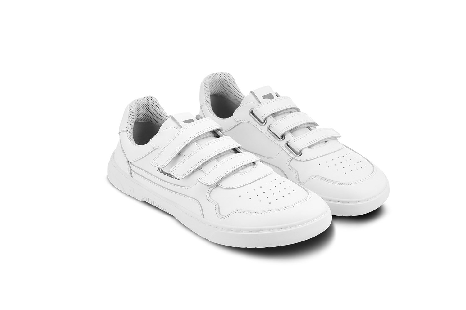 Barefoot Sneakers Barebarics Zing Velcro - All White - Leather.
Forma anatómica - El calzado respeta la forma de los pies.
Más información:
calzado de callediseño urbano modernodiseñado y hecho a mano en la Unión Europeaexcelente durabilidad y estabilidad del color de los materialesdisponible en tallas: 36 - 47 (según la medida europea)