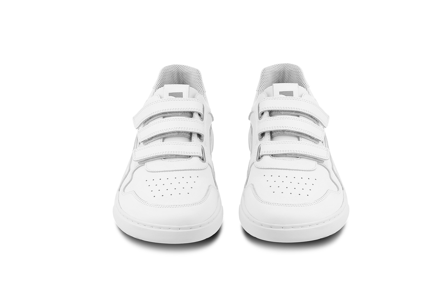 Barefoot Sneakers Barebarics Zing Velcro - All White - Leather.
Forma anatómica - El calzado respeta la forma de los pies.
Más información:
calzado de callediseño urbano modernodiseñado y hecho a mano en la Unión Europeaexcelente durabilidad y estabilidad del color de los materialesdisponible en tallas: 36 - 47 (según la medida europea)