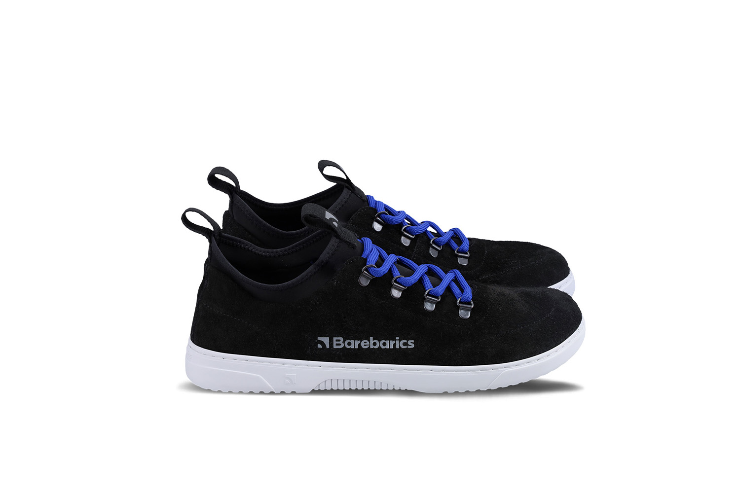 Barefoot Sneakers Barebarics Bronx - Black.
Las zapatillas Barebarics se fabrican mediante procesos que minimizan el impacto en el medio ambiente.
  La parte superior está hecha de cuero y textil  El forro está hecho de lycra y microfibra  La suela está hecha de goma sintética suave con alta resistencia al desgaste.



Atributos del calzado “barefoot”
    Forma anatómica - La zapatilla respeta la forma del pie.

Más información
calzado de callediseño urbano modernodiseñado y hecho a mano en la Unión Europea con el uso de materiales sostenibles localesexcelente durabilidad y solidez del color de los materialesdisponibles en tallas: 36 - 47 (según medida europea)