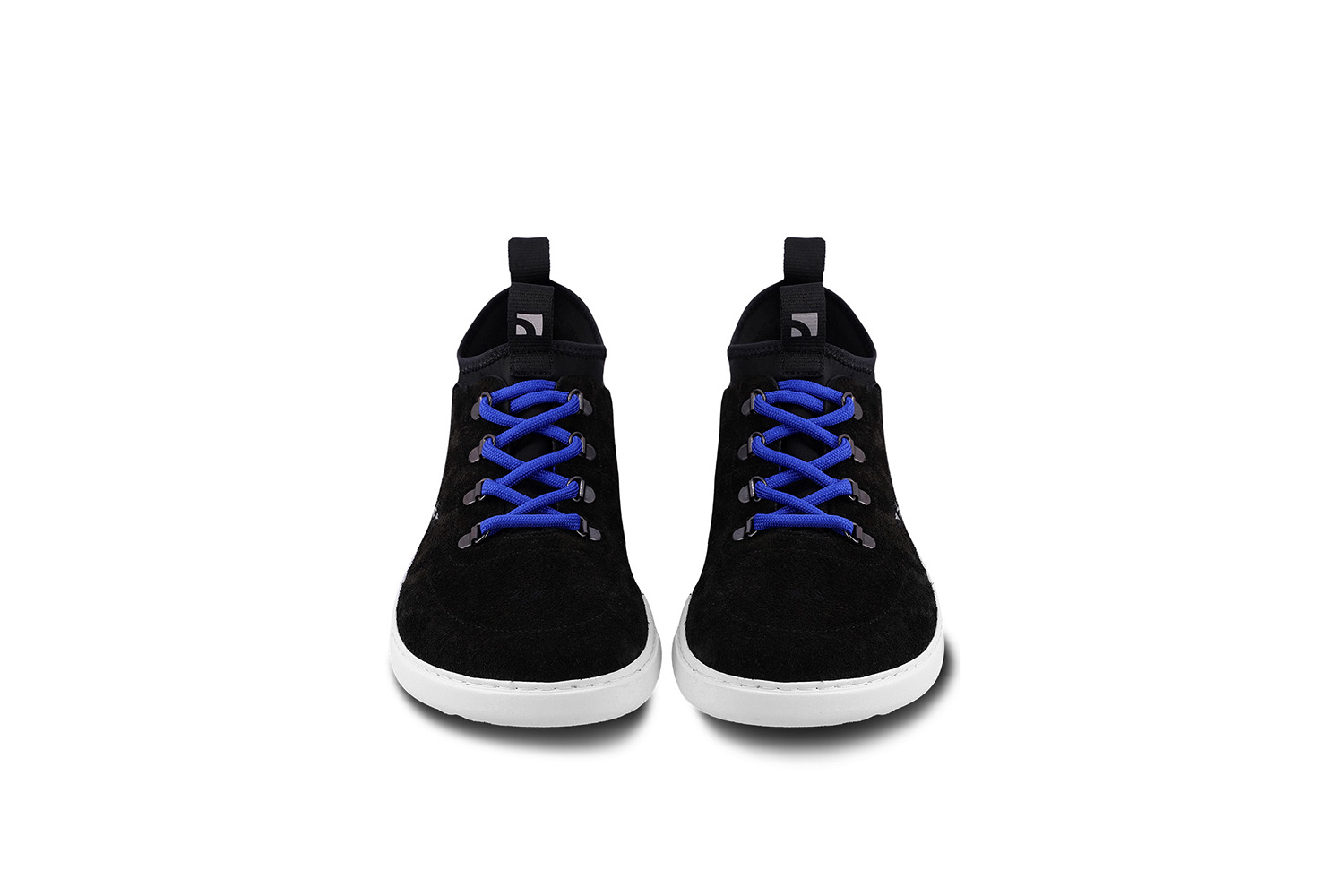 Barefoot Sneakers Barebarics Bronx - Black.
Las zapatillas Barebarics se fabrican mediante procesos que minimizan el impacto en el medio ambiente.
  La parte superior está hecha de cuero y textil  El forro está hecho de lycra y microfibra  La suela está hecha de goma sintética suave con alta resistencia al desgaste.



Atributos del calzado “barefoot”
    Forma anatómica - La zapatilla respeta la forma del pie.

Más información
calzado de callediseño urbano modernodiseñado y hecho a mano en la Unión Europea con el uso de materiales sostenibles localesexcelente durabilidad y solidez del color de los materialesdisponibles en tallas: 36 - 47 (según medida europea)