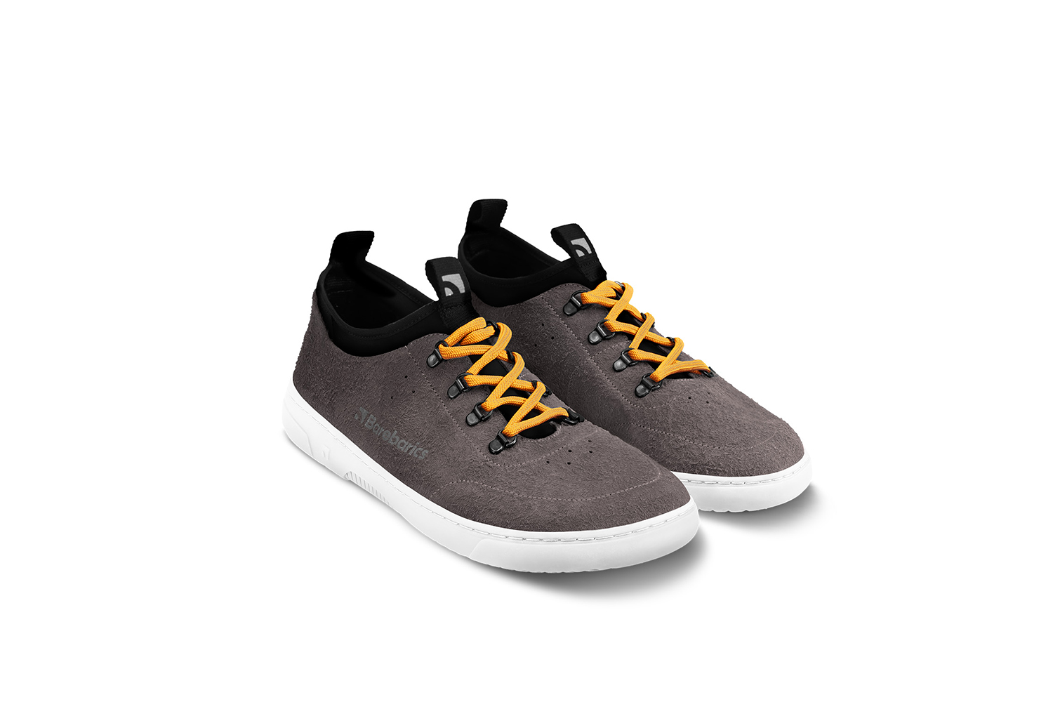 Barefoot Sneakers Barebarics Bronx - Midnight Black.
Las zapatillas Barebarics se fabrican mediante procesos que minimizan el impacto en el medio ambiente.
  La parte superior está hecha de cuero y textil  El forro está hecho de lycra y microfibra  La suela está hecha de goma sintética suave con alta resistencia al desgaste.



Atributos del calzado “barefoot”
    Forma anatómica - La zapatilla respeta la forma del pie.

Más información
calzado de callediseño urbano modernodiseñado y hecho a mano en la Unión Europea con el uso de materiales sostenibles localesexcelente durabilidad y solidez del color de los materialesdisponibles en tallas: 36 - 47 (según medida europea)