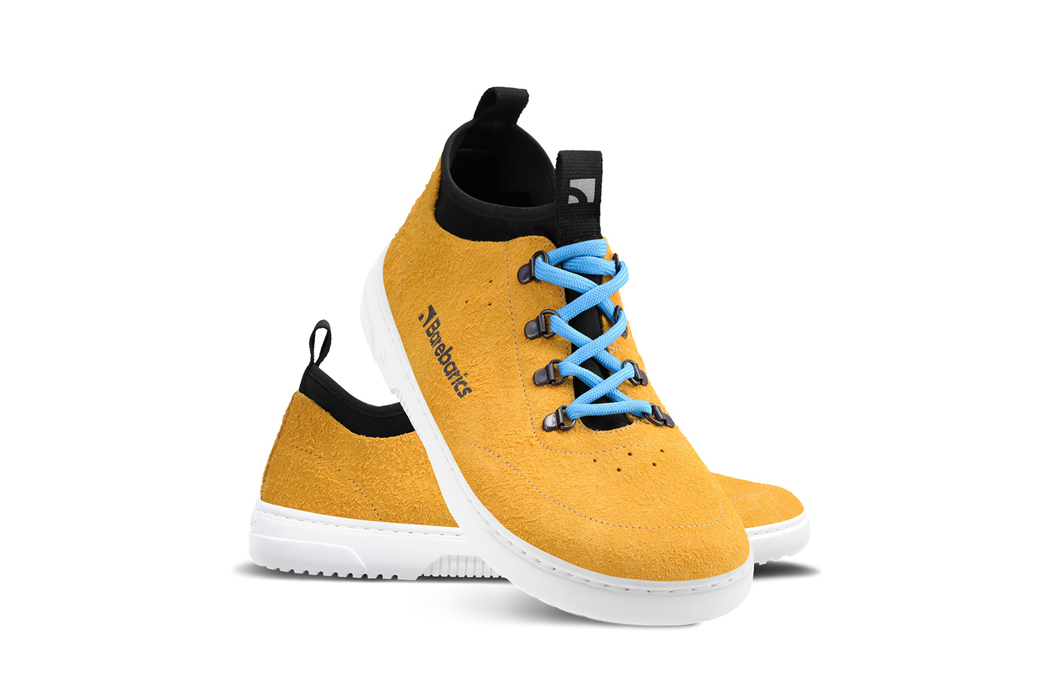 Barefoot Sneakers Barebarics Bronx - Mustard.
Las zapatillas Barebarics se fabrican mediante procesos que minimizan el impacto en el medio ambiente.
  La parte superior está hecha de cuero y textil  El forro está hecho de lycra y microfibra  La suela está hecha de goma sintética suave con alta resistencia al desgaste.



Atributos del calzado “barefoot”
    Forma anatómica - La zapatilla respeta la forma del pie.

Más información
calzado de callediseño urbano modernodiseñado y hecho a mano en la Unión Europea con el uso de materiales sostenibles localesexcelente durabilidad y solidez del color de los materialesdisponibles en tallas: 36 - 47 (según medida europea)