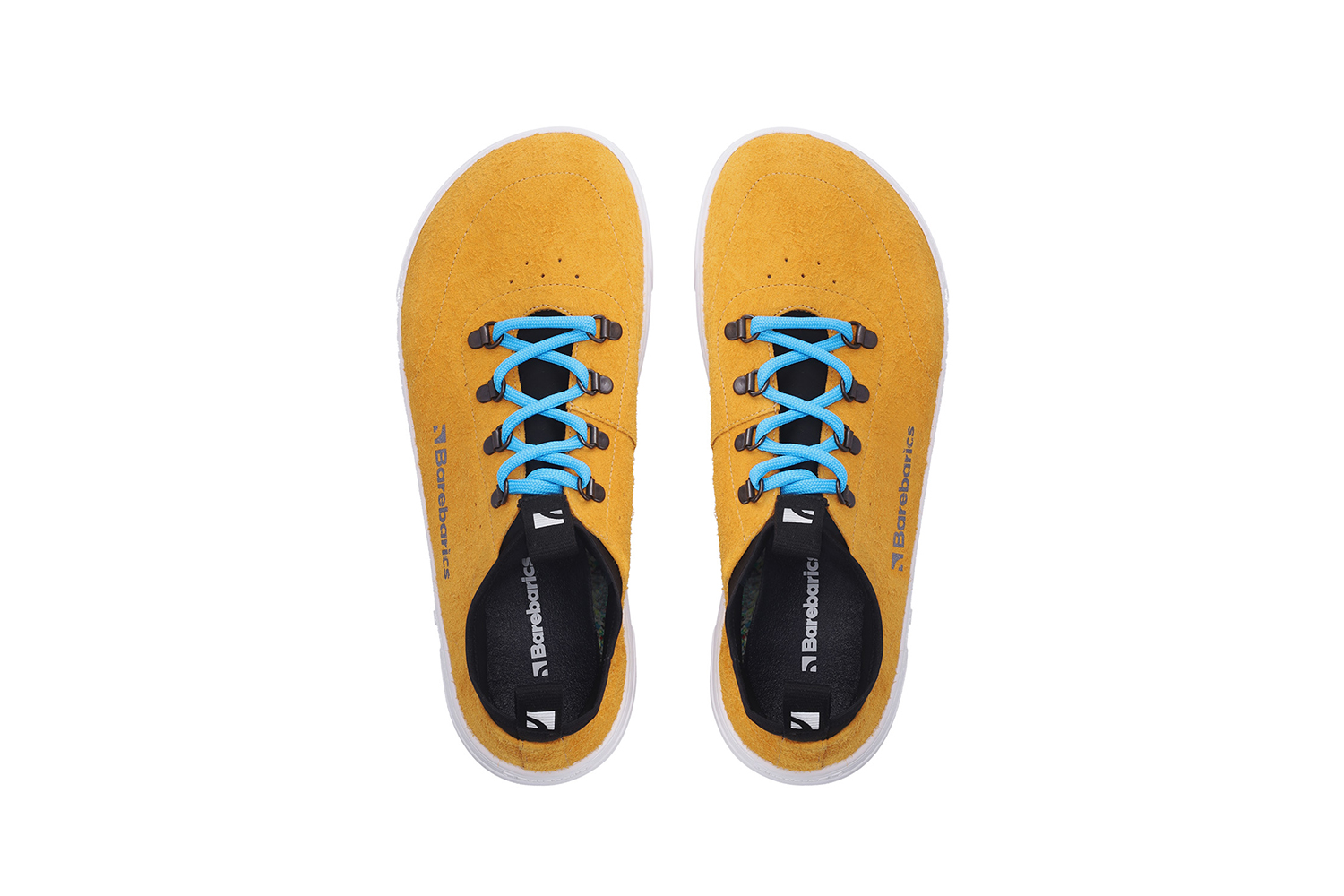 Barefoot Sneakers Barebarics Bronx - Mustard.
Las zapatillas Barebarics se fabrican mediante procesos que minimizan el impacto en el medio ambiente.
  La parte superior está hecha de cuero y textil  El forro está hecho de lycra y microfibra  La suela está hecha de goma sintética suave con alta resistencia al desgaste.



Atributos del calzado “barefoot”
    Forma anatómica - La zapatilla respeta la forma del pie.

Más información
calzado de callediseño urbano modernodiseñado y hecho a mano en la Unión Europea con el uso de materiales sostenibles localesexcelente durabilidad y solidez del color de los materialesdisponibles en tallas: 36 - 47 (según medida europea)